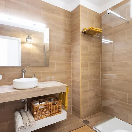 Home2book Sunlit Apt, Pool & Terrace, Americas