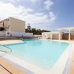 Home2book Sunlit Apt, Pool & Terrace, Americas * ארונה