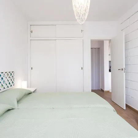 Daire Home2book Sunlit Apt, Pool & Terrace, Americas *